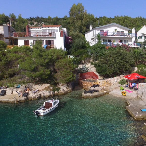 Villa Hraste, Villa Hraste Hvar, prvi red do mora Hvar