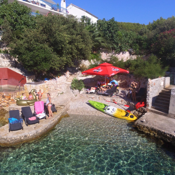 Villa Hraste, Villa Hraste Hvar, prvi red do mora Hvar
