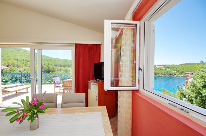 Interijer, Villa Hraste Hvar, prvi red do mora Hvar