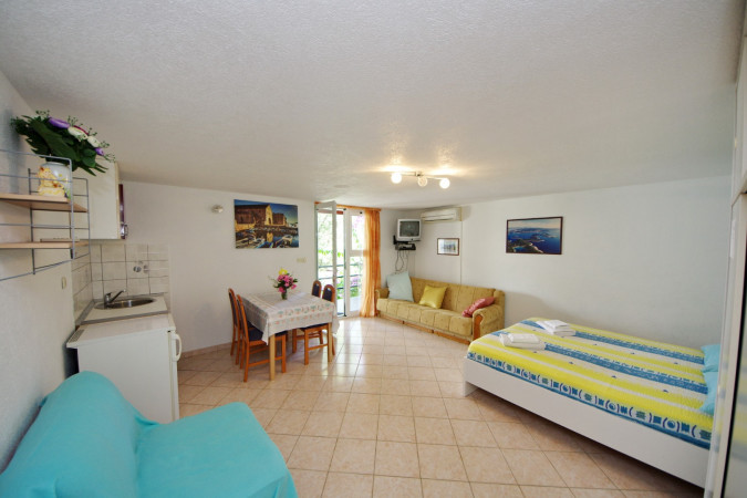 Interijer, Villa Hraste Hvar, prvi red do mora Hvar